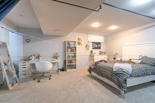 121 Chaparral Way Se, Calgary, AB - Indoor Photo Showing Bedroom