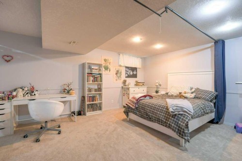 121 Chaparral Way Se, Calgary, AB - Indoor Photo Showing Bedroom