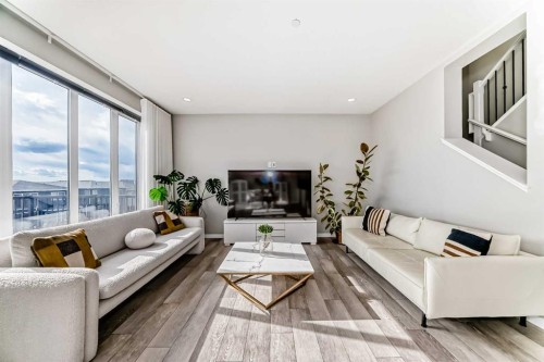 73 Lucas Heights Nw, Calgary, AB - Indoor Photo Showing Living Room