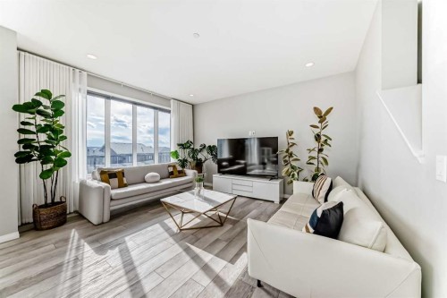 73 Lucas Heights Nw, Calgary, AB - Indoor Photo Showing Living Room