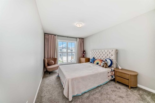 73 Lucas Heights Nw, Calgary, AB - Indoor Photo Showing Bedroom