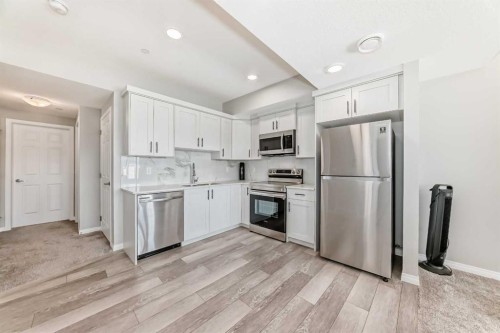 73 Lucas Heights Nw, Calgary, AB - Indoor Photo Showing Kitchen