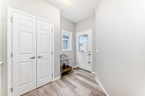 73 Lucas Heights Nw, Calgary, AB - Indoor Photo Showing Other Room
