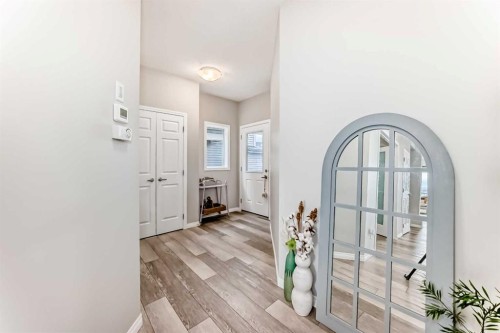 73 Lucas Heights Nw, Calgary, AB - Indoor Photo Showing Other Room