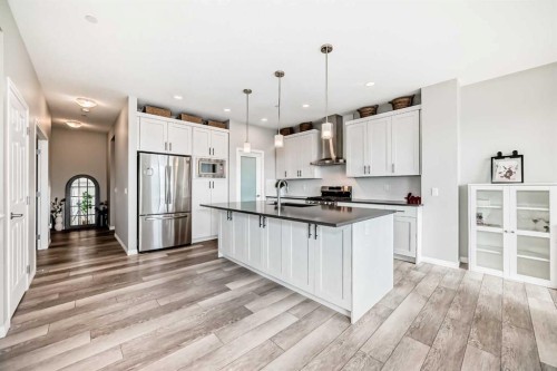 73 Lucas Heights Nw, Calgary, AB - Indoor Photo Showing Kitchen With Upgraded Kitchen