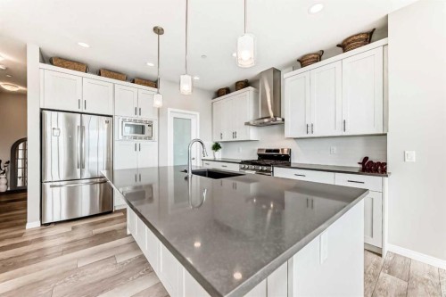 73 Lucas Heights Nw, Calgary, AB - Indoor Photo Showing Kitchen With Upgraded Kitchen