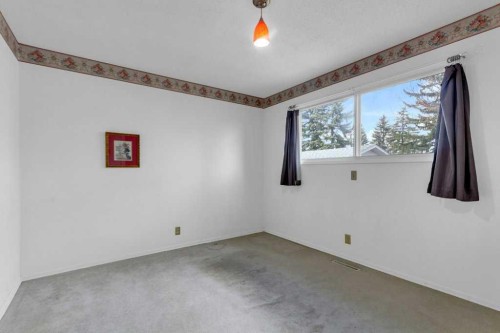 66 34 Avenue Sw, Calgary, AB - Indoor Photo Showing Other Room