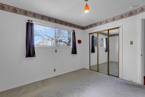 66 34 Avenue Sw, Calgary, AB - Indoor Photo Showing Other Room