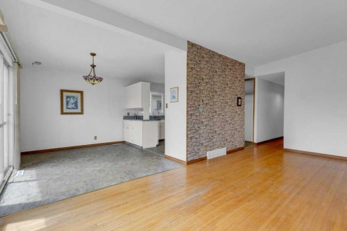66 34 Avenue Sw, Calgary, AB - Indoor Photo Showing Other Room