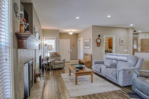 1936 High Park Circle Nw, High River, AB - Indoor Photo Showing Living Room