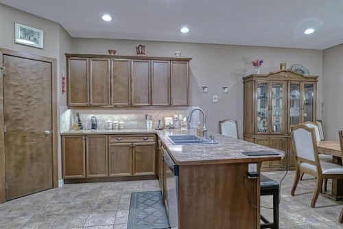 1936 High Park Circle Nw, High River, AB - Indoor Photo Showing Kitchen With Double Sink