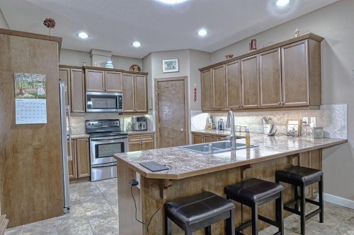 1936 High Park Circle Nw, High River, AB - Indoor Photo Showing Kitchen With Double Sink