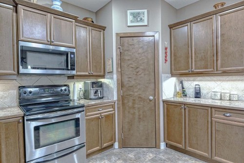 1936 High Park Circle Nw, High River, AB - Indoor Photo Showing Kitchen