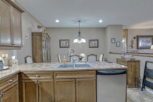 1936 High Park Circle Nw, High River, AB - Indoor Photo Showing Kitchen With Double Sink