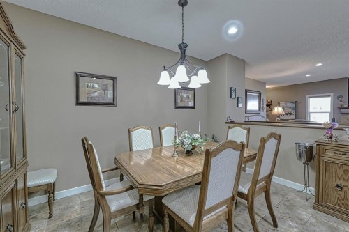 1936 High Park Circle Nw, High River, AB - Indoor Photo Showing Dining Room