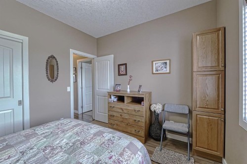 1936 High Park Circle Nw, High River, AB - Indoor Photo Showing Bedroom