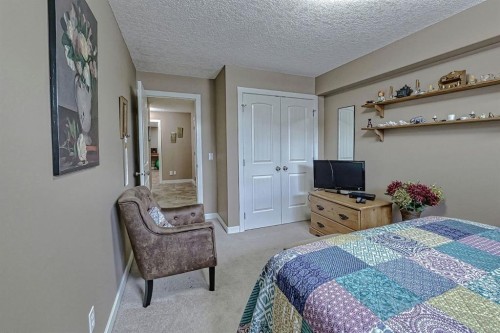 1936 High Park Circle Nw, High River, AB - Indoor Photo Showing Bedroom
