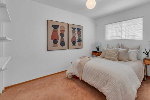 1031 Thorneycroft Drive Nw, Calgary, AB - Indoor Photo Showing Bedroom
