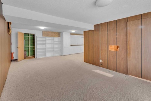 1031 Thorneycroft Drive Nw, Calgary, AB - Indoor Photo Showing Other Room