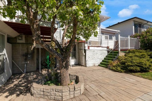 1031 Thorneycroft Drive Nw, Calgary, AB - Outdoor With Deck Patio Veranda With Exterior