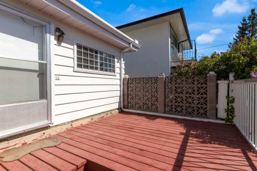 1031 Thorneycroft Drive Nw, Calgary, AB - Outdoor With Exterior