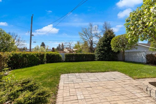 1031 Thorneycroft Drive Nw, Calgary, AB - Outdoor