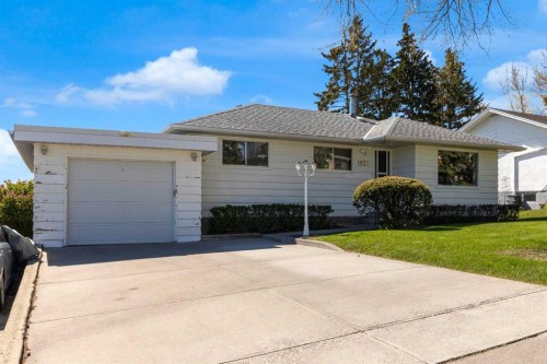 1031 Thorneycroft Drive Nw, Calgary, AB - Outdoor With Facade