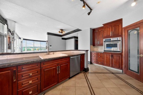1401-837 2 Avenue Sw, Calgary, AB - Indoor Photo Showing Kitchen