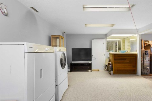 252 Templeview Way Ne, Calgary, AB - Indoor Photo Showing Laundry Room