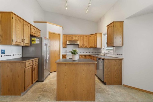 119 Citadel Hills Place Nw, Calgary, AB - Indoor Photo Showing Kitchen