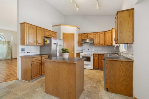 119 Citadel Hills Place Nw, Calgary, AB - Indoor Photo Showing Kitchen