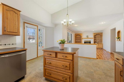 119 Citadel Hills Place Nw, Calgary, AB - Indoor Photo Showing Kitchen