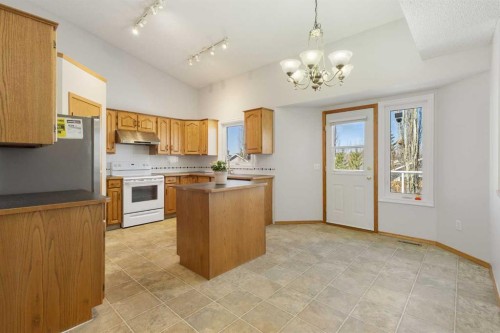 119 Citadel Hills Place Nw, Calgary, AB - Indoor Photo Showing Kitchen