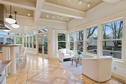 342 Superior Avenue Sw, Calgary, AB - Indoor