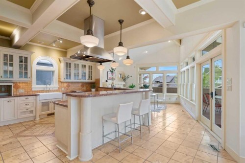 342 Superior Avenue Sw, Calgary, AB - Indoor Photo Showing Kitchen