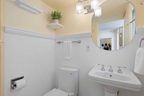 342 Superior Avenue Sw, Calgary, AB - Indoor Photo Showing Bathroom