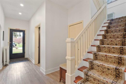 342 Superior Avenue Sw, Calgary, AB - Indoor Photo Showing Other Room