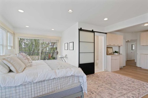 342 Superior Avenue Sw, Calgary, AB - Indoor Photo Showing Bedroom