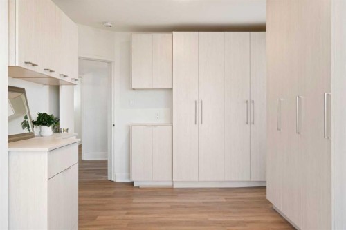 342 Superior Avenue Sw, Calgary, AB - Indoor Photo Showing Other Room