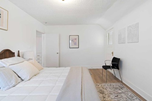 342 Superior Avenue Sw, Calgary, AB - Indoor Photo Showing Bedroom