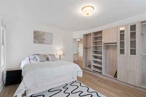342 Superior Avenue Sw, Calgary, AB - Indoor Photo Showing Bedroom