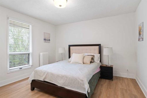 342 Superior Avenue Sw, Calgary, AB - Indoor Photo Showing Bedroom