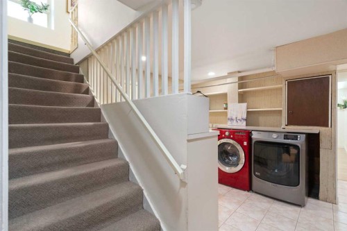 342 Superior Avenue Sw, Calgary, AB - Indoor Photo Showing Laundry Room