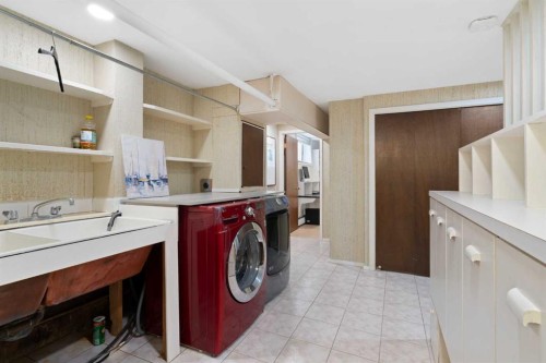 342 Superior Avenue Sw, Calgary, AB - Indoor Photo Showing Laundry Room