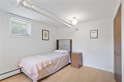 342 Superior Avenue Sw, Calgary, AB - Indoor Photo Showing Bedroom