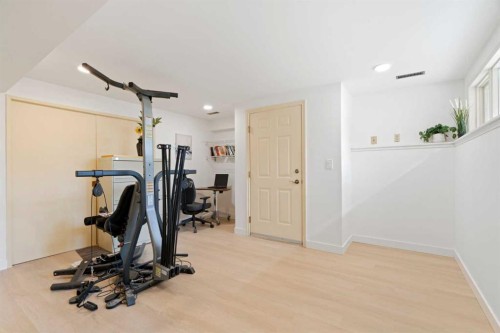 342 Superior Avenue Sw, Calgary, AB - Indoor Photo Showing Gym Room