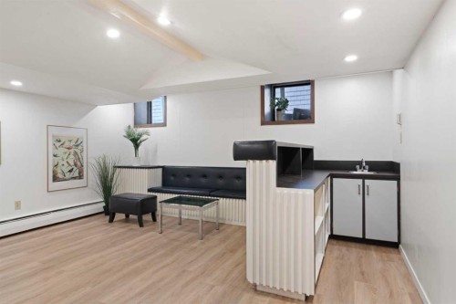 342 Superior Avenue Sw, Calgary, AB - Indoor