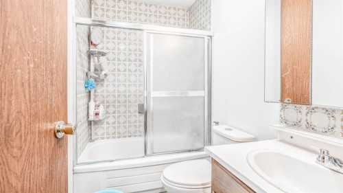 379 Maitland Crescent Ne, Calgary, AB - Indoor Photo Showing Bathroom