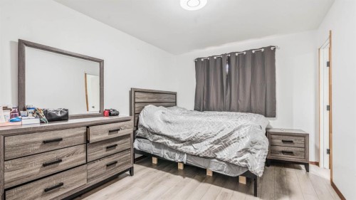 379 Maitland Crescent Ne, Calgary, AB - Indoor Photo Showing Bedroom