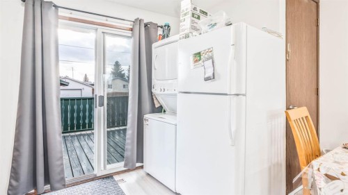 379 Maitland Crescent Ne, Calgary, AB - Indoor Photo Showing Laundry Room